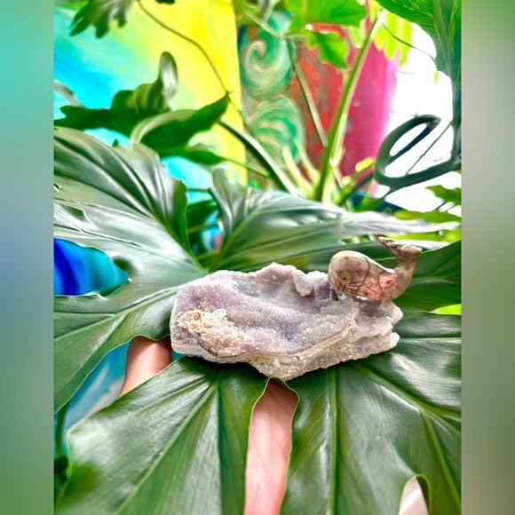 Whale carving on Amethyst flower - Picture 3 of 8